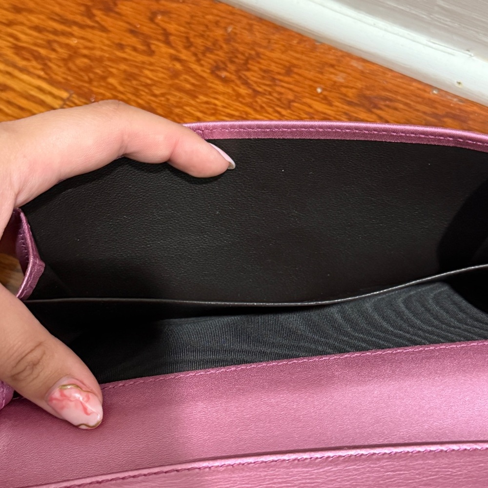 Gucci Pink Metallic Embossed Wallet - Picture 8 of 15